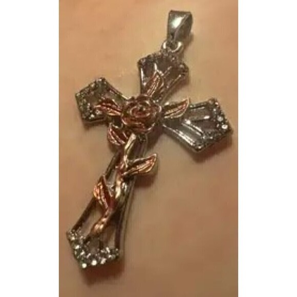NWT - Cross Pendant with Rose Gold Rose and Silver Toned 20" Chain - Picture 4 of 5